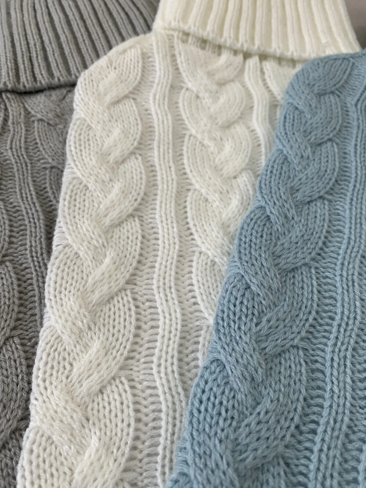 2L HOT WATER BOTTLE   Knitted Cover Winter Warm Rubber Bag Relaxing Warm Therapy