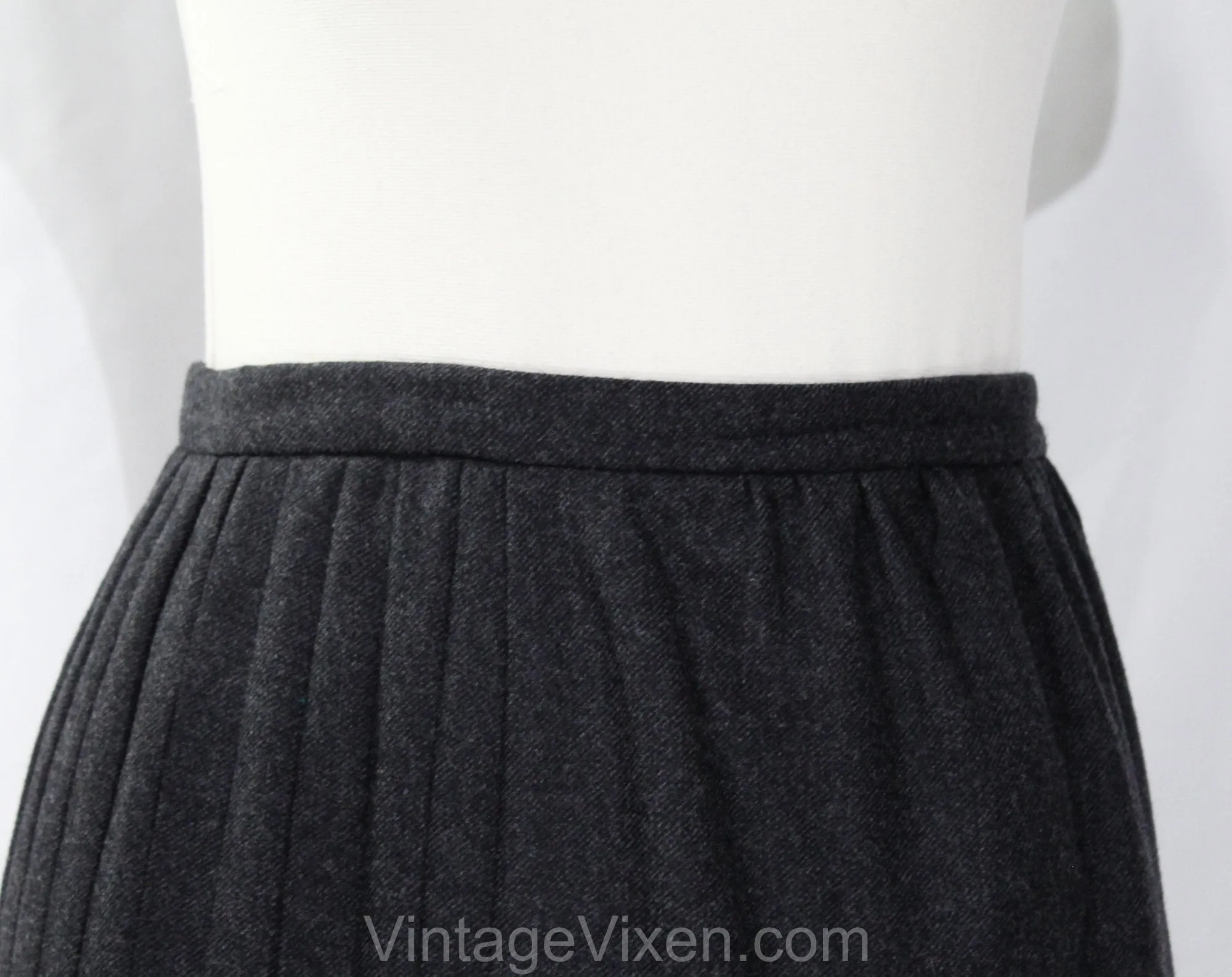 Size 4 Designer Skirt - Valentino Gray Wool Tailored Pleated Skirt with Deco 1920s 30s Appeal - Beautiful 80s 90s Office Wear - Waist 25
